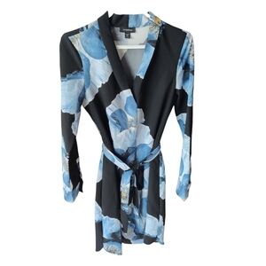 Le Château  Women's Black and‎ Blue Floral Robe